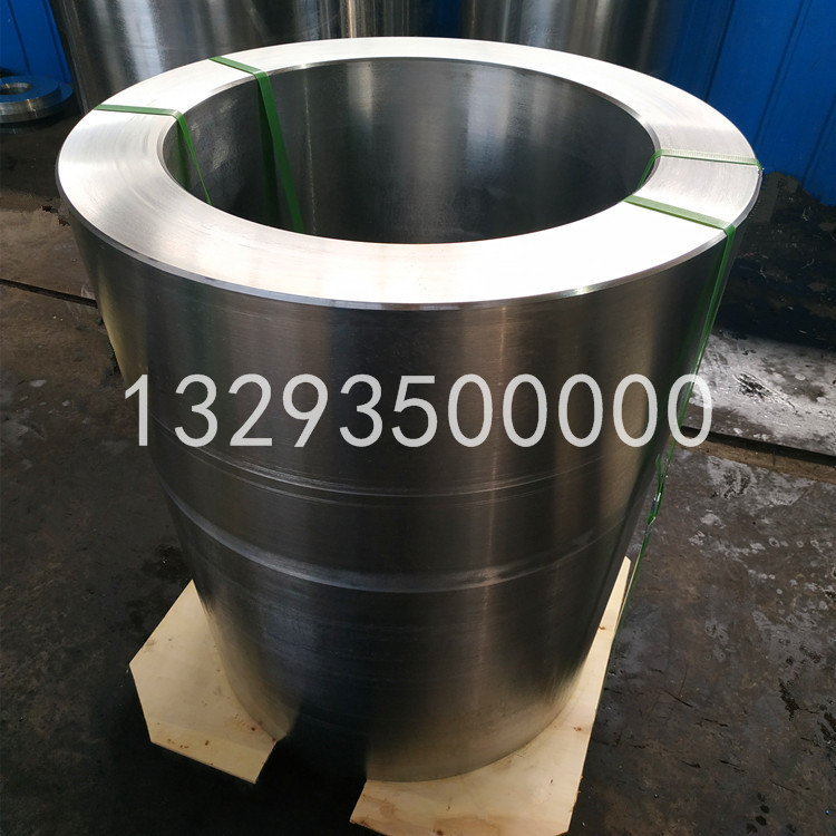 熱處理時的筒體鍛件